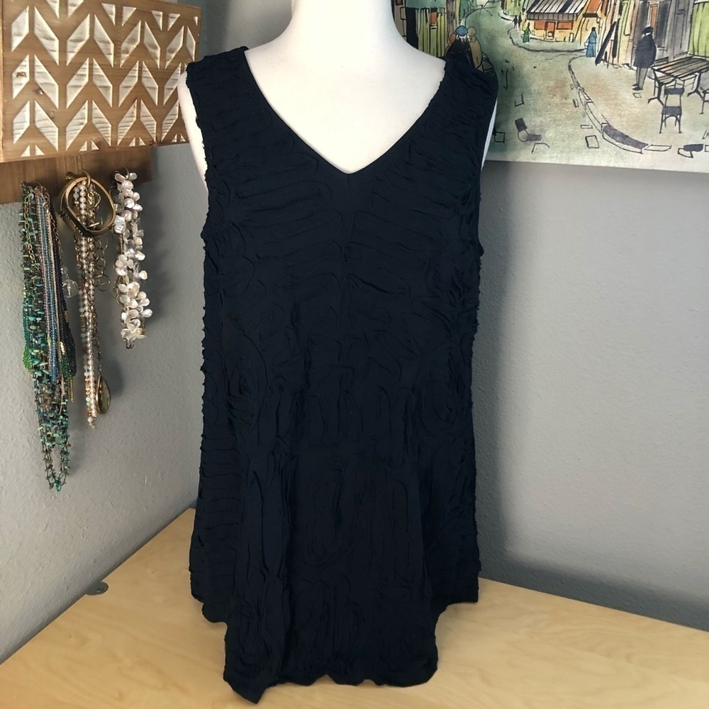 COLDWATER CREEK Sleeveless Blouse Women's size M Ruffled V Neck Tunic
